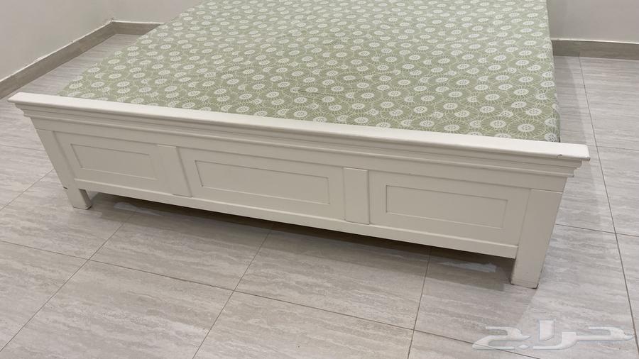 سرير أبيض نفرين64336186985091111