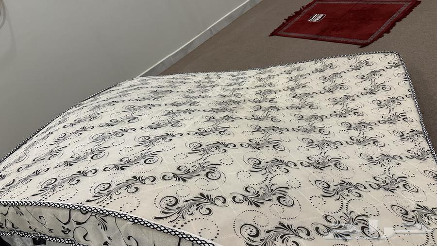 مرتبة سرير نظيفة جدا64346798009091113