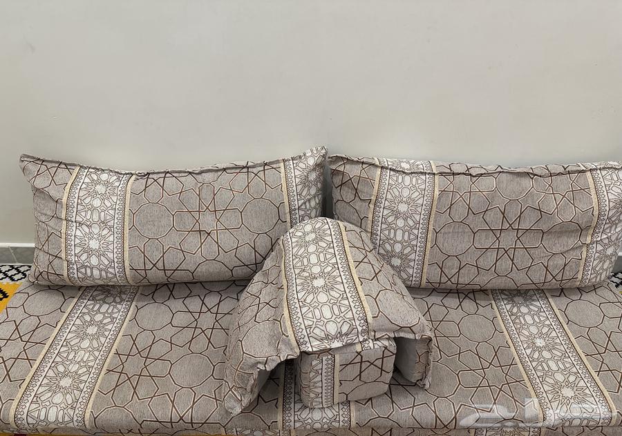 جلسة أرضية تراثية للبيع مع ملحقاتها64348129197313110