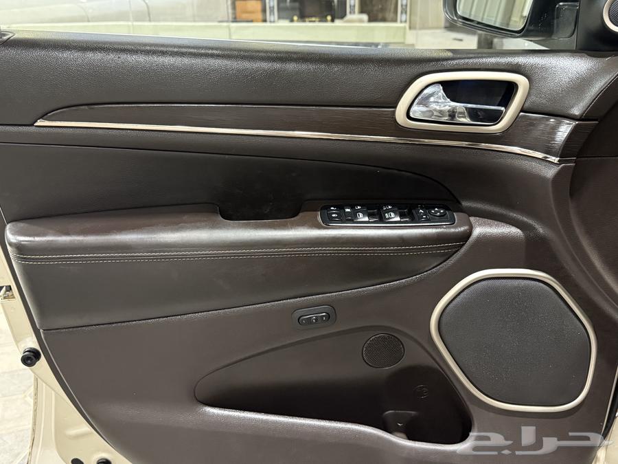 Jeep Cherokee 2014 Summit (Excellent Condition)64481982816769114