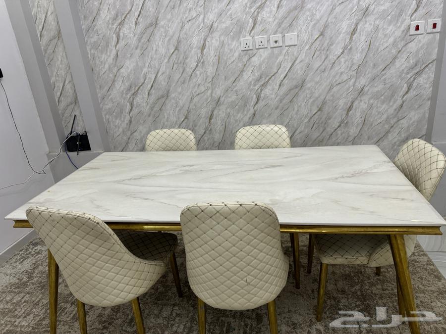 Dining table64348875562370113