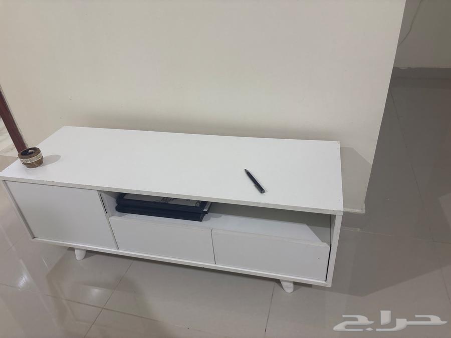 L-shaped floor seating with TV table63619158284675112