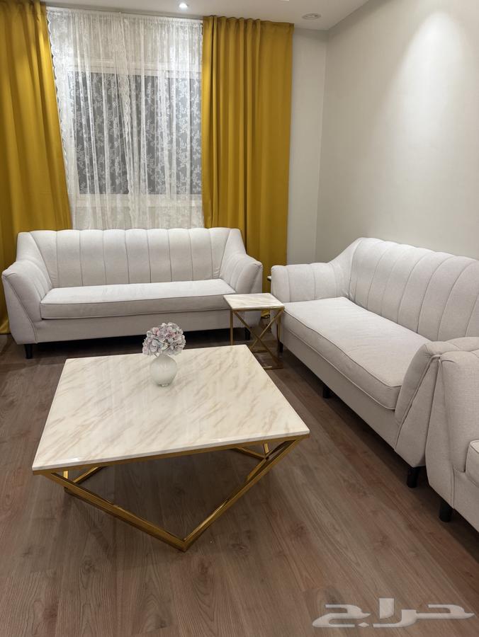 كنب وطاوله رخام شبه جديده64346488230787111