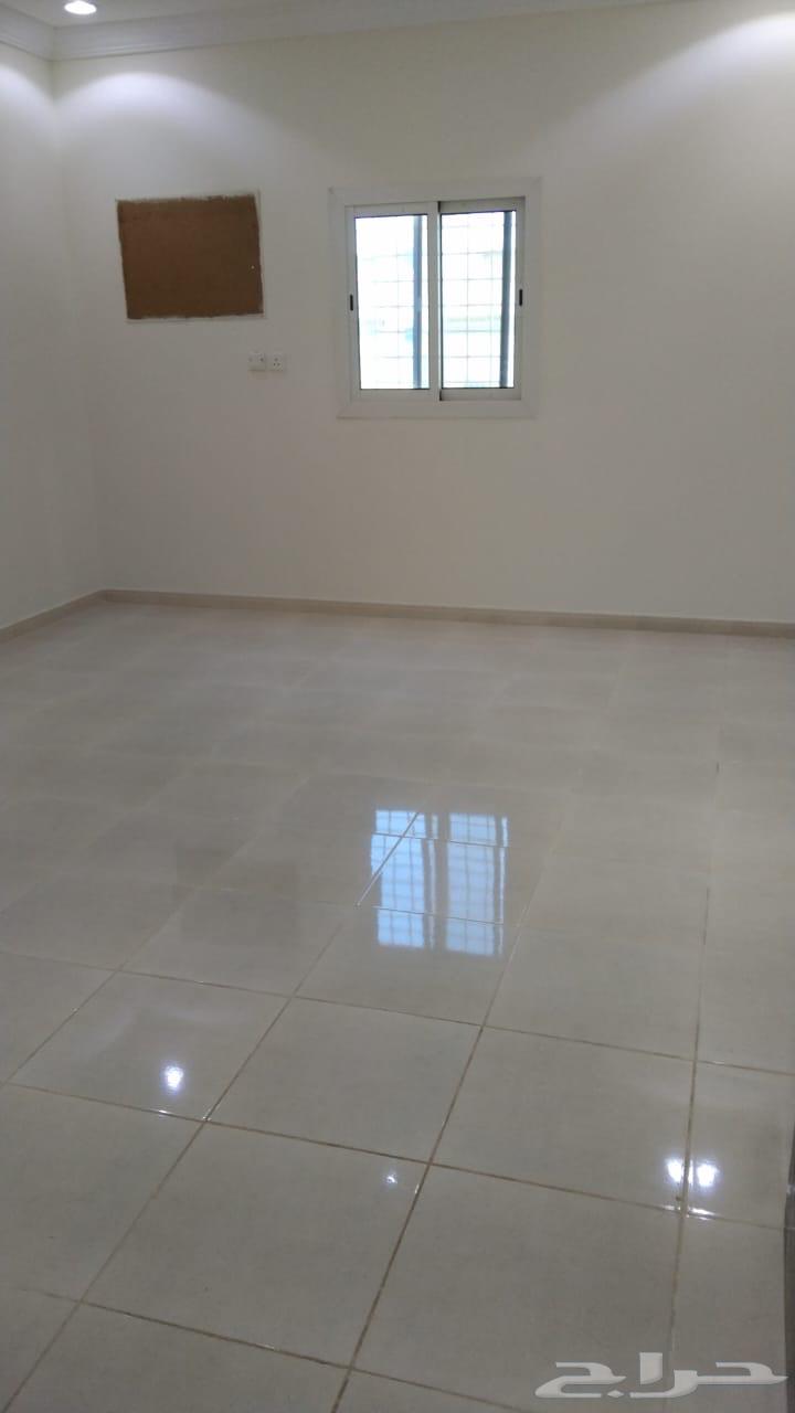 شقه ثلاث غرف بحي الرياض مستخدمه تواصل واتساب63613849533313114