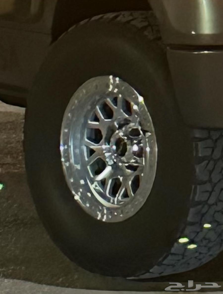 جنوط kmc نيكل وكفرات v.rich مقاسها 315 وبلف اكسيد و SPY64490890098049110