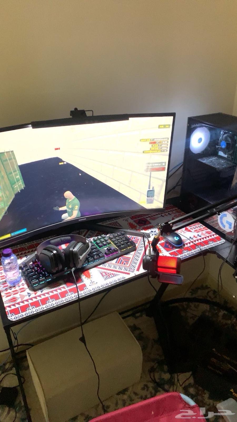 بيسي مع مايك ومعه موس وكبورد64345225185923114