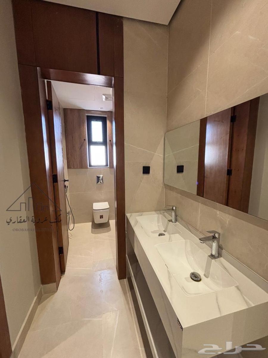 للبيع فيلا روف علوي تمليك حي الصفاء تبوك63613855419139113