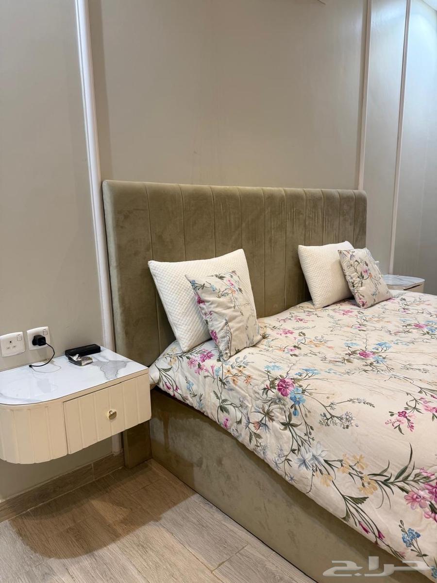 غرفة نوم نظيفة جد ا مع مرتبة طبية للبيع64339226256643112