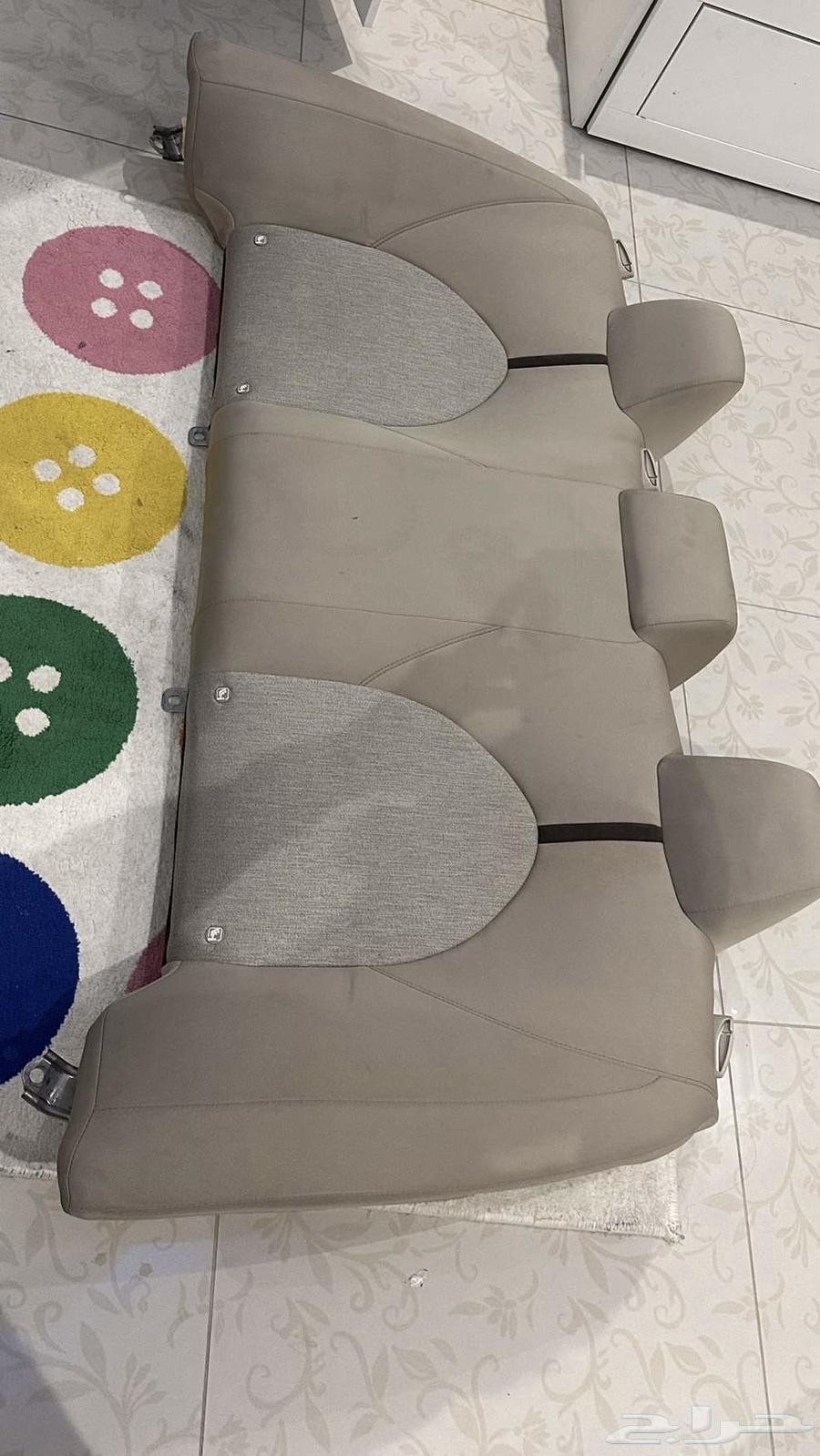 مرتبه كامري خلفيه بدون تكايه تركب من موديل 18 الى 2464484130342658110