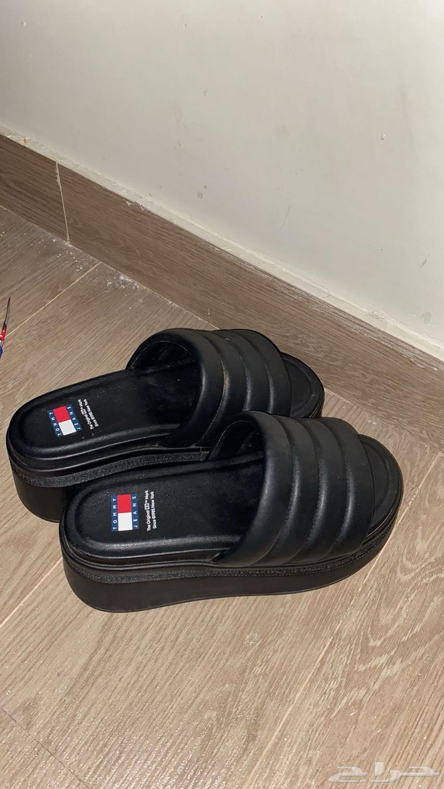 للبيع حذيان TOMMY ماركه ب (200 ) مقاس 3864362195854083110