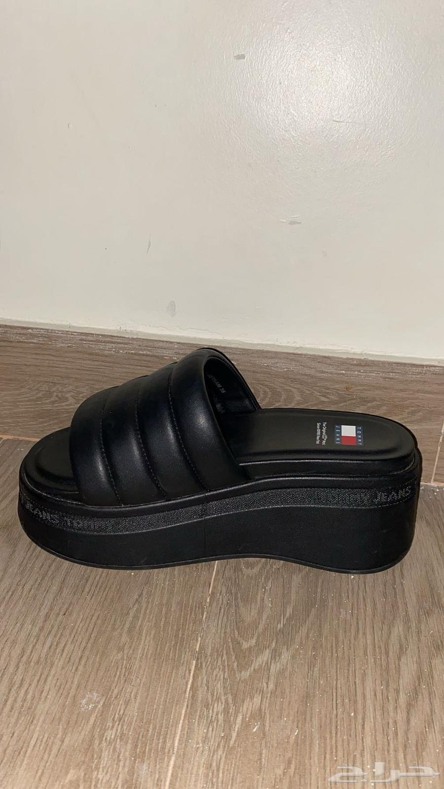 للبيع حذيان TOMMY ماركه ب (200 ) مقاس 3864362195854083111