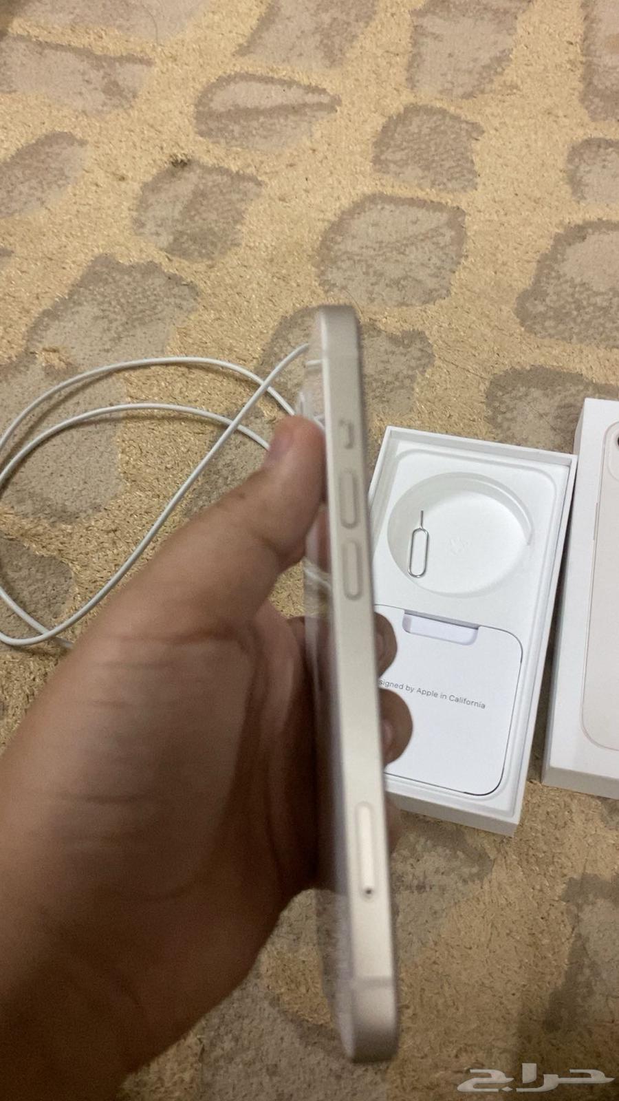 Hello, I'm offering a regular iPhone 1364354076720131114