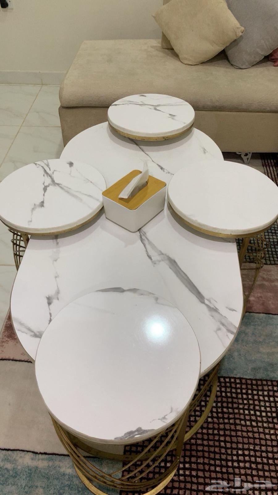 أثاث متفرق للبيع ( كنب - طاولة )64349433909123110