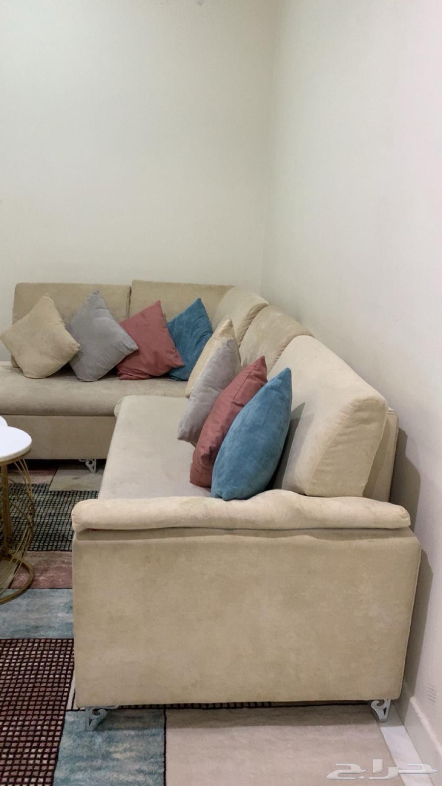 أثاث متفرق للبيع ( كنب - طاولة )64349433909123111