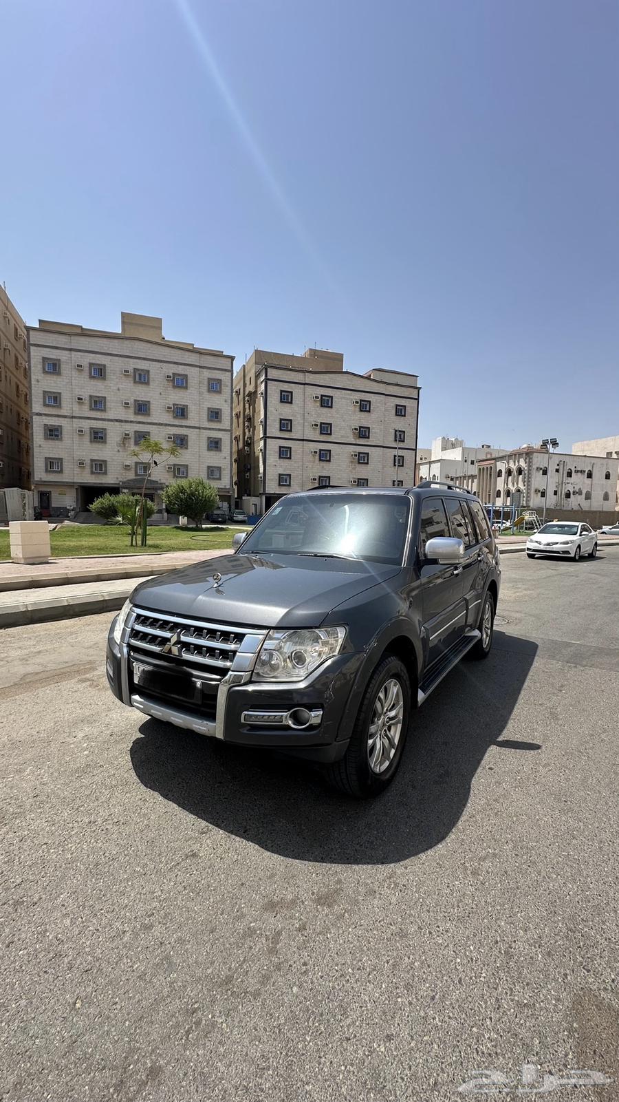 باجيرو 2016 فل كامل 3.8 فتحة سقف دفلوك هوك خلفي سعودي ذهبية64500408313857111