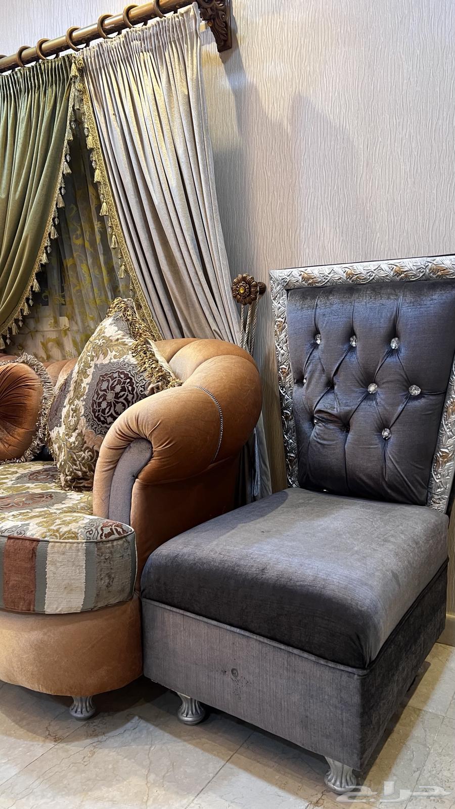 Sofa and wardrobe for sale, price 4500, contact via WhatsApp only64359662290563111