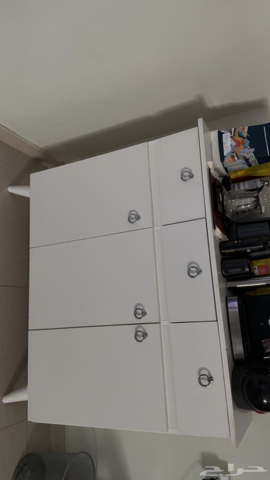 Various items for sale to the highest bidder64495091014275110