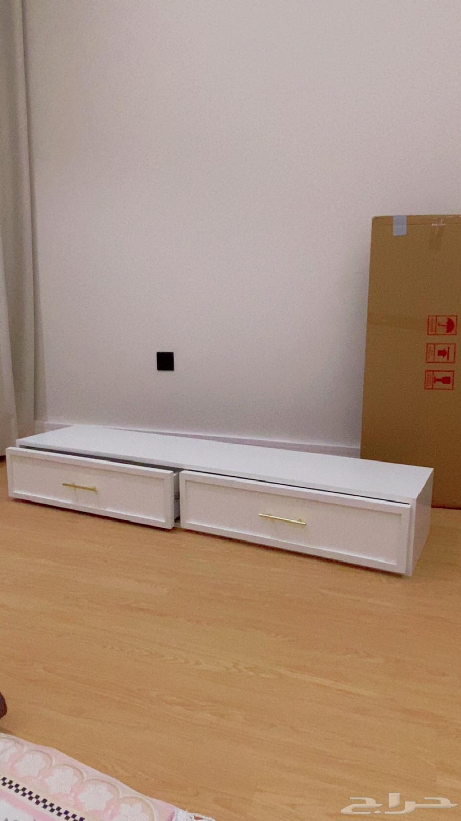 Wall-mounted shelf64361756158978110