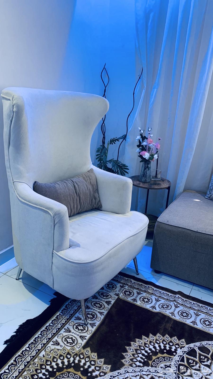 كنب مودرن حرف ل 4 في 2 بوف منفصل 100 في 100 مع كرسين كلاسك64353284965507111