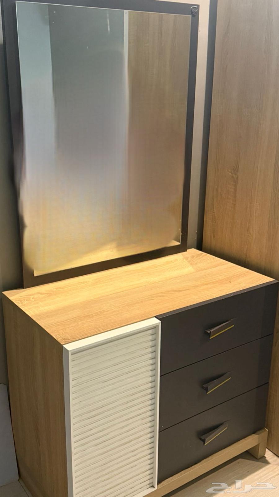 البيع كومادينه مع مرايه64354725606274110