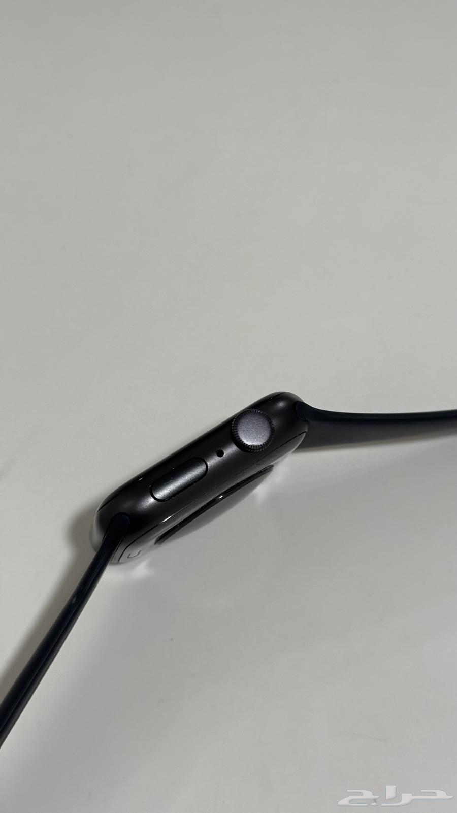 Apple Watch SE   44 مم   سوداء   ألمنيوم  حاله ممتازه64362317693827114