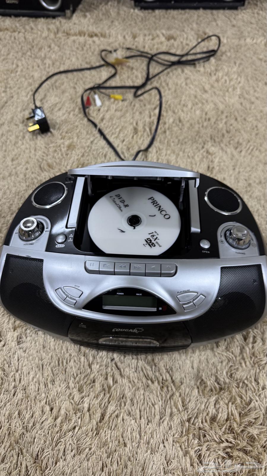 Large speakers with CD and cassette player OX64362272342657113