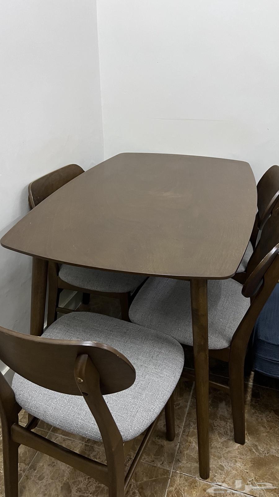 Dining table64353646816643111