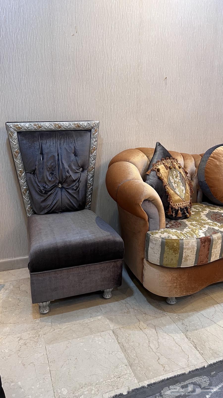 Sofa and wardrobe for sale, price 4500, contact via WhatsApp only64359662290563113