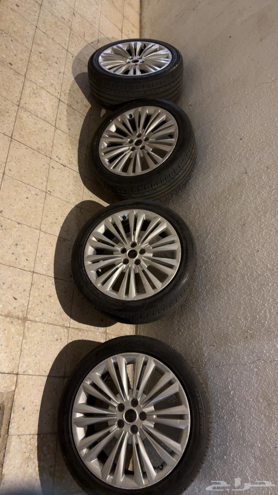 للبيع جنوط جاكور اصلي مقاس 19 مستخدم نظيف64494729189123111