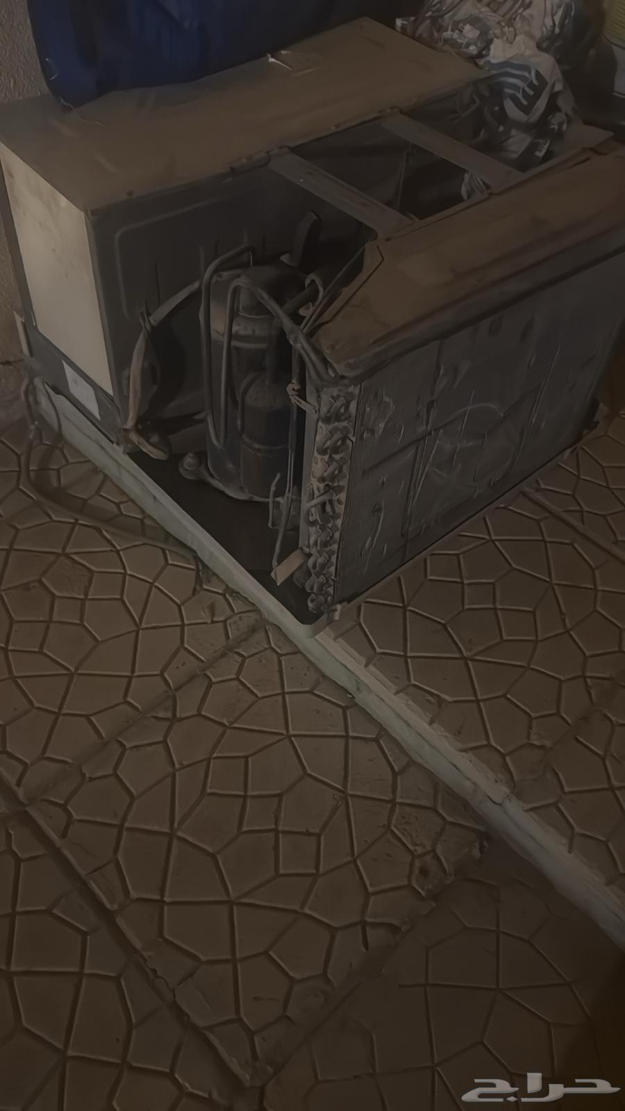 Various items for sale to the highest bidder64495091014275114