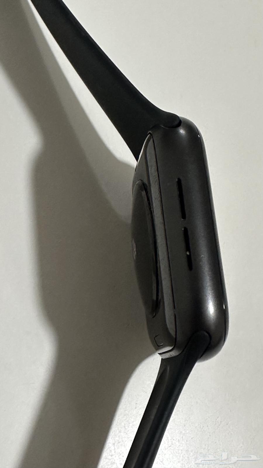 Apple Watch SE   44 مم   سوداء   ألمنيوم  حاله ممتازه64362317693827111