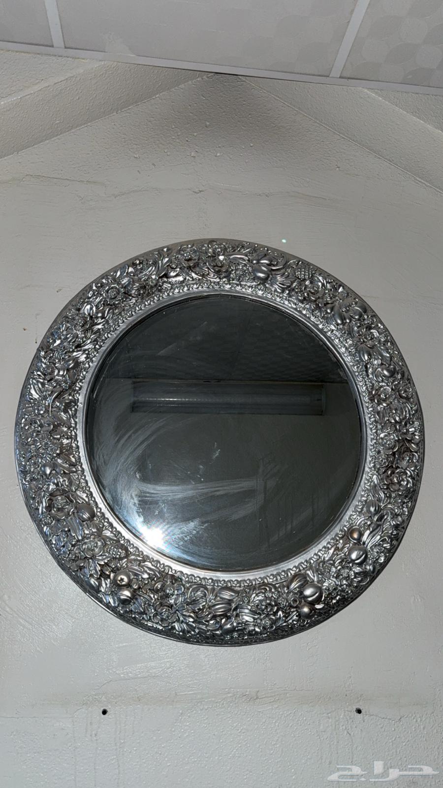 Various items for sale to the highest bidder64495091014275111