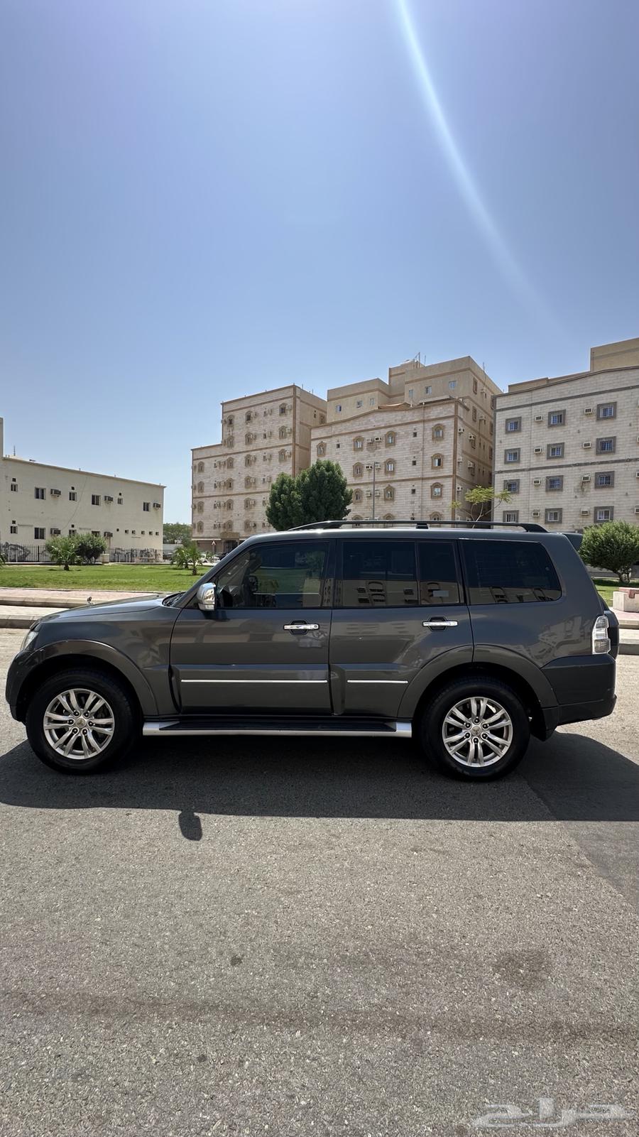 باجيرو 2016 فل كامل 3.8 فتحة سقف دفلوك هوك خلفي سعودي ذهبية64500408313857113