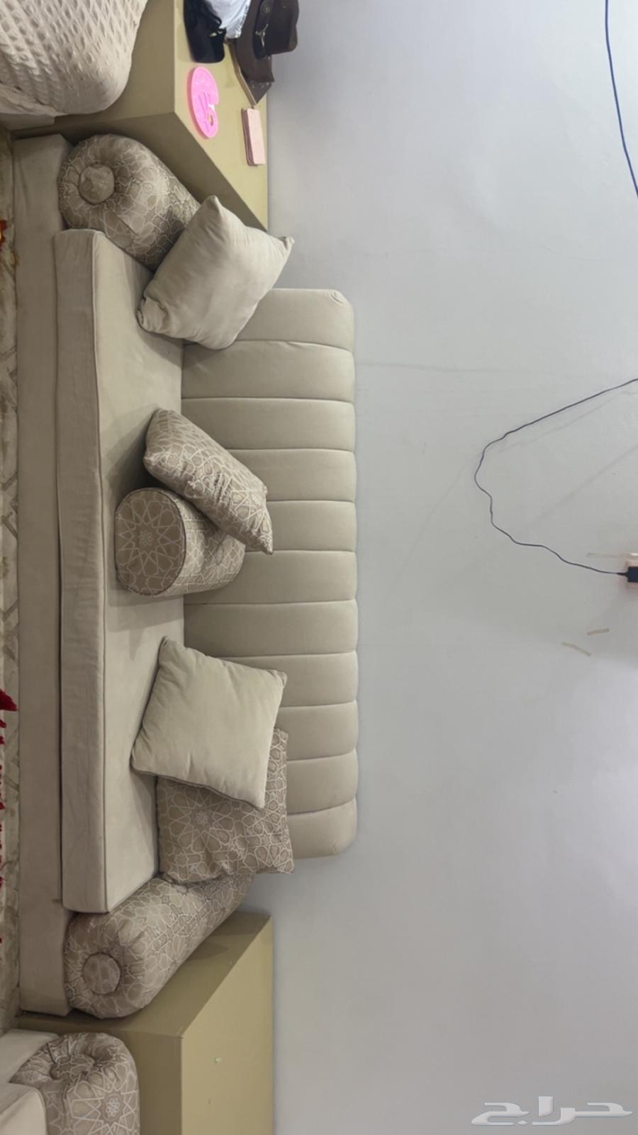 كنب ارضي مجلس ببيع بالكامل64351531883267113