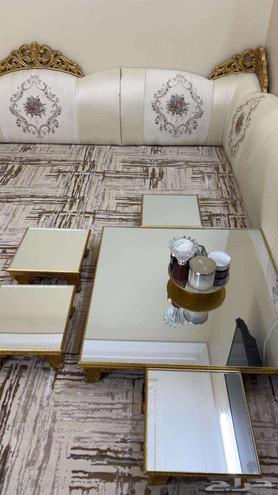 طاولات للبيع64385425778305110