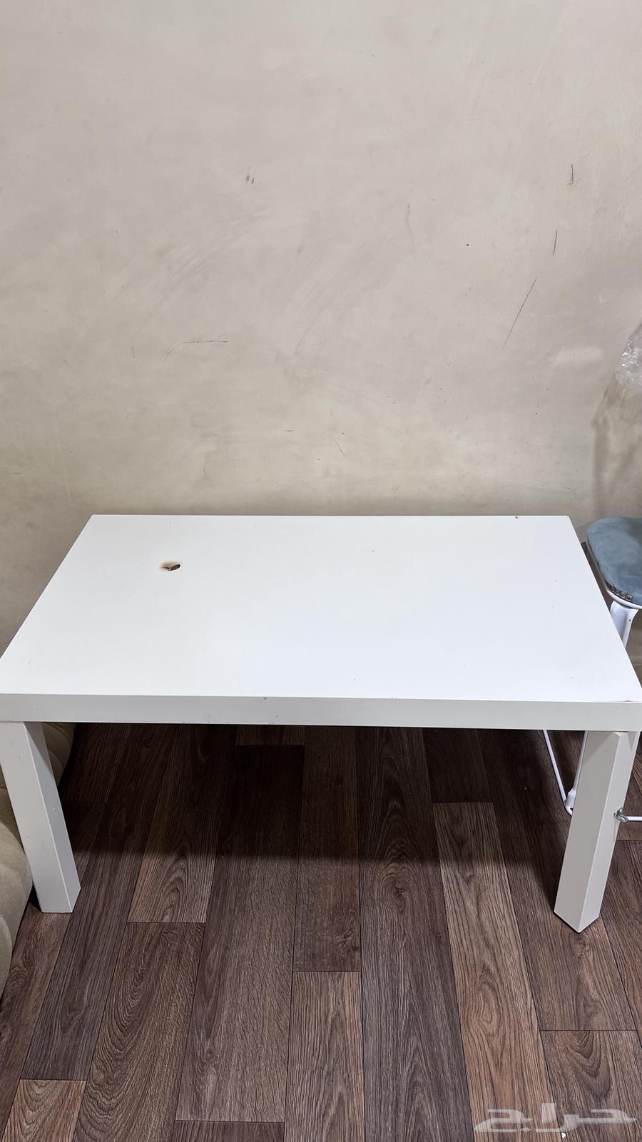 Table for sale, the table is good but has a small burn mark, price 3064349286678786110