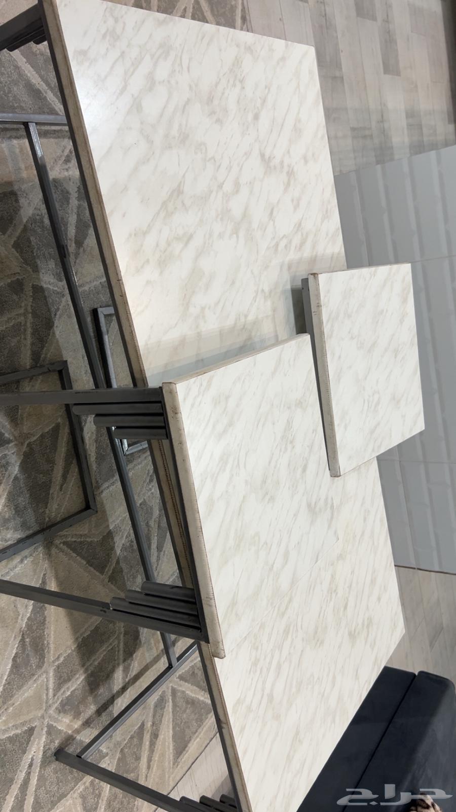 طاوله نظيفه مستخدمه استخدام قليل64359274588034110