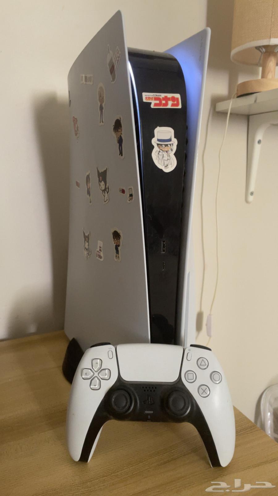 Sony 5 with controller and two straps64360319719297112