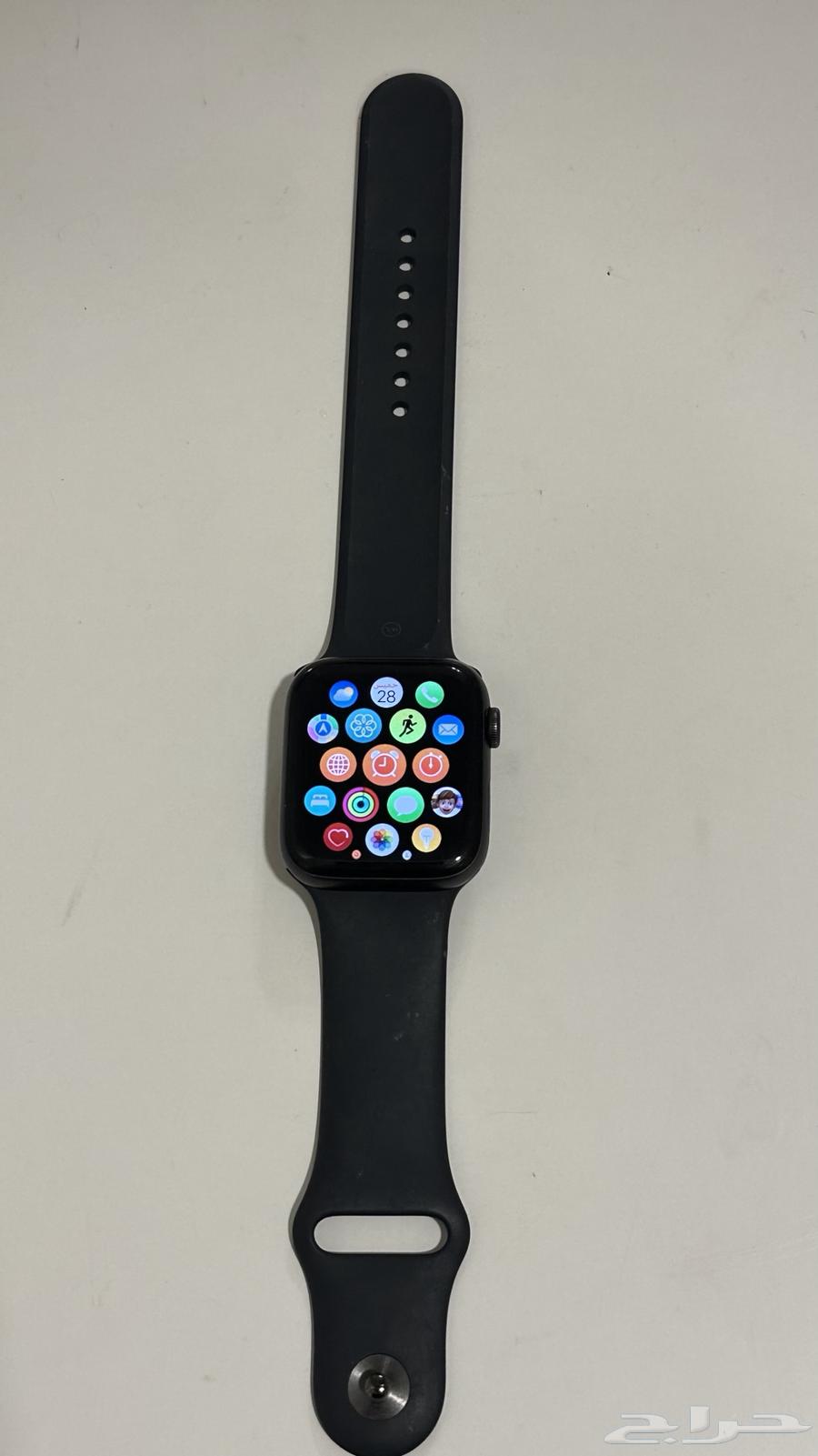 Apple Watch SE   44 مم   سوداء   ألمنيوم  حاله ممتازه64362317693827110