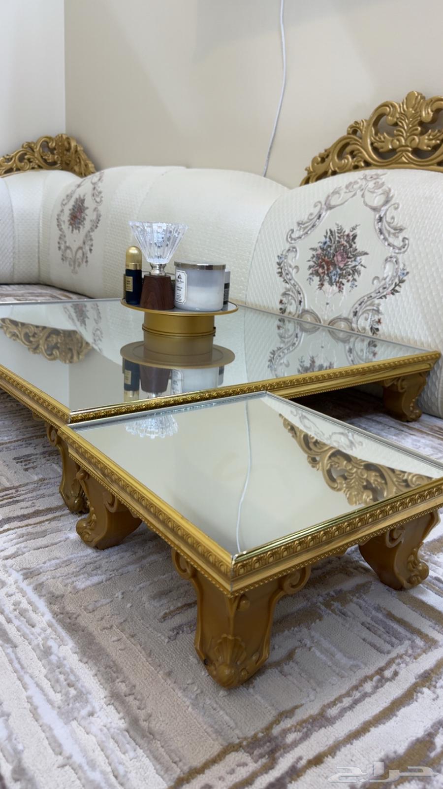 طاولات للبيع64385425778305111