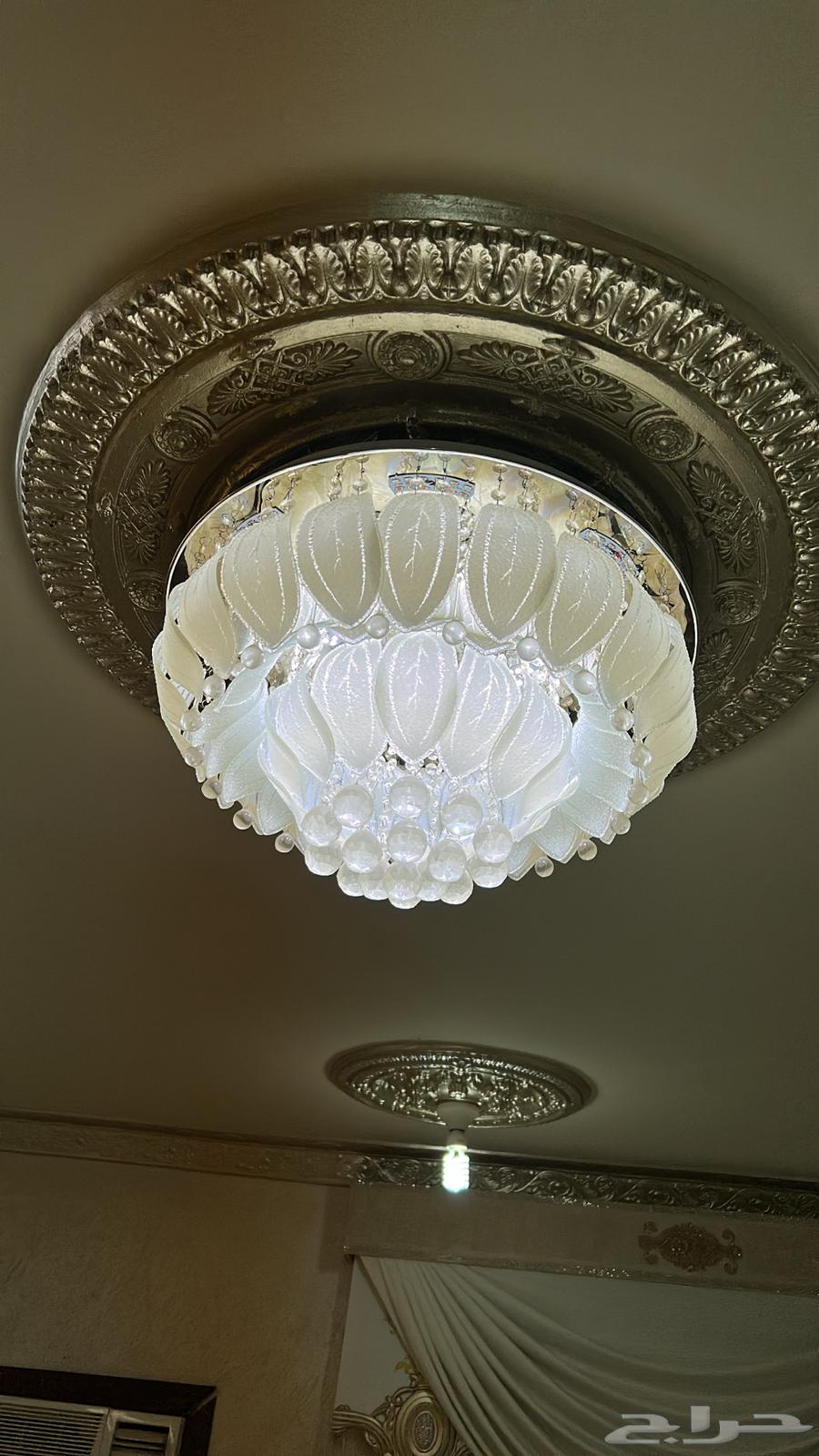 Chandelier with four colors, Bluetooth, and new; also a new coffee corner64361712023553112