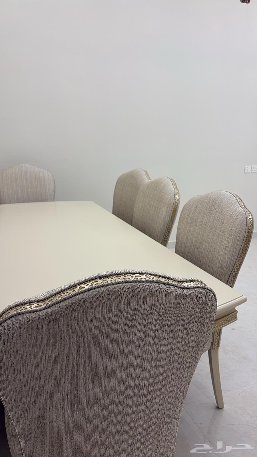 طاوله طعام ل 8 اشخاص64358235946370112