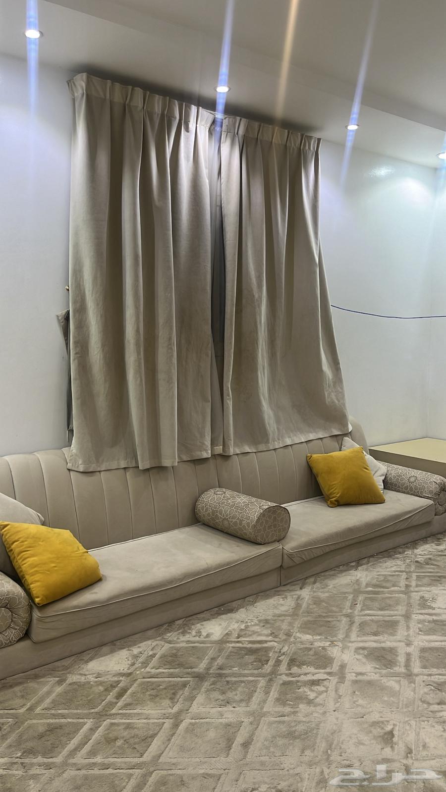 كنب ارضي مجلس ببيع بالكامل64351531883267110