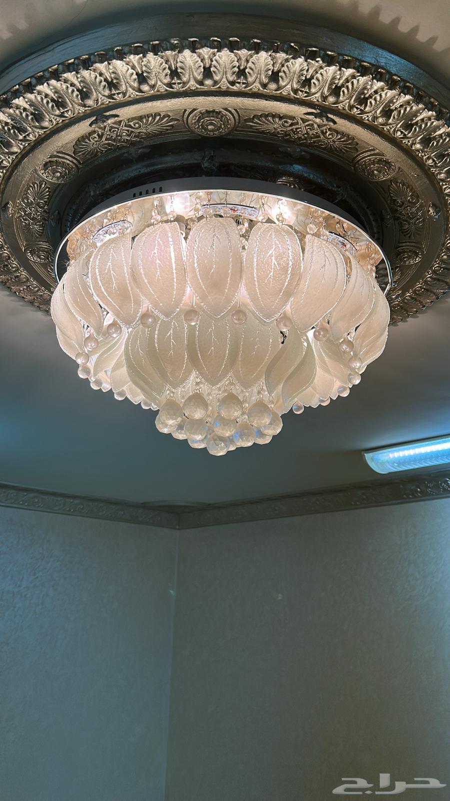 Chandelier with four colors, Bluetooth, and new; also a new coffee corner64361712023553111