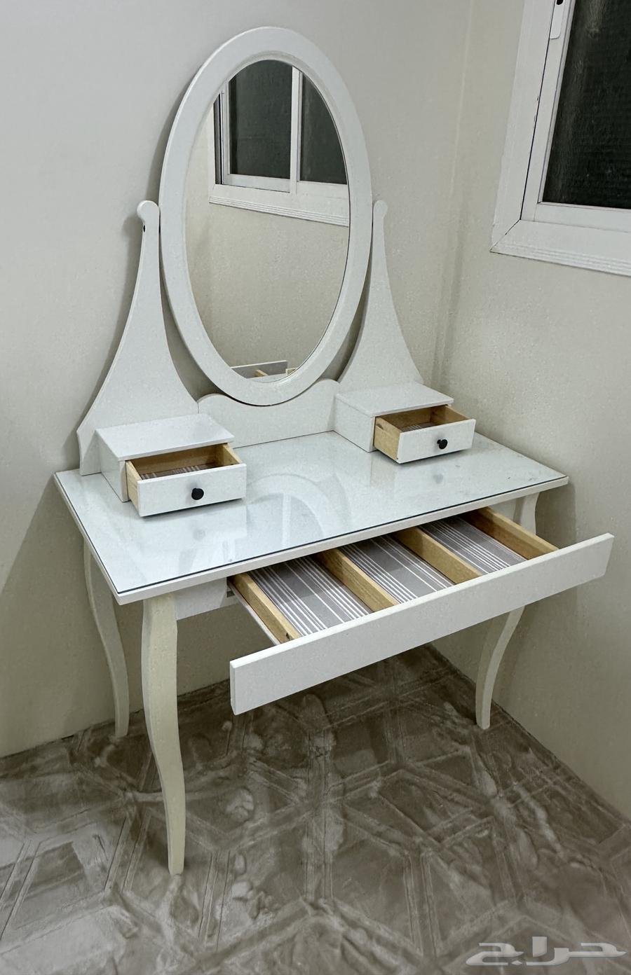 Ikea Dresser Table with Mirror64359937307009112