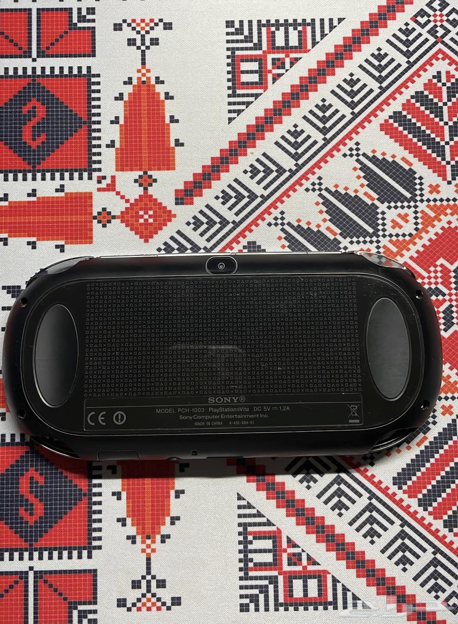 Hacked PS Vita device64360812503682111