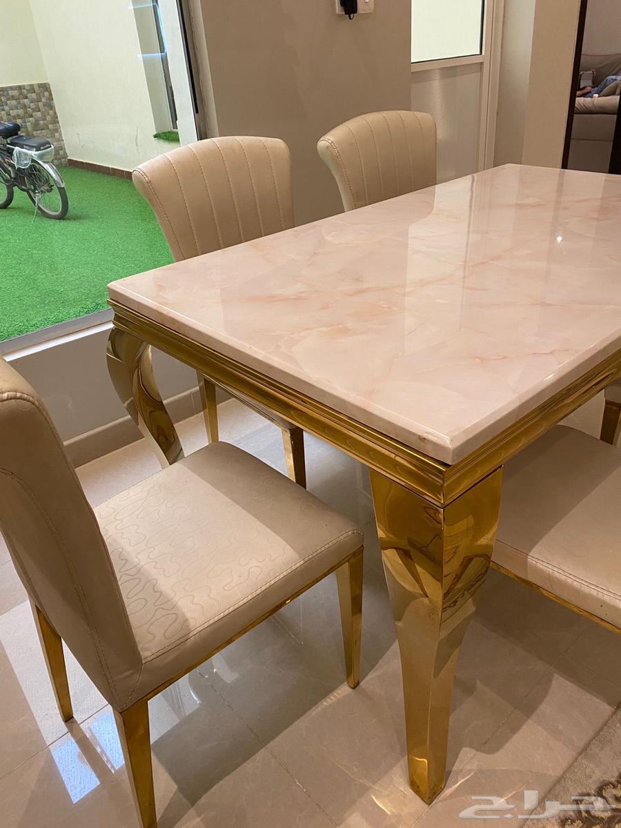 Dining table with 5 chairs, marble console, and golden steel base64357512527617111