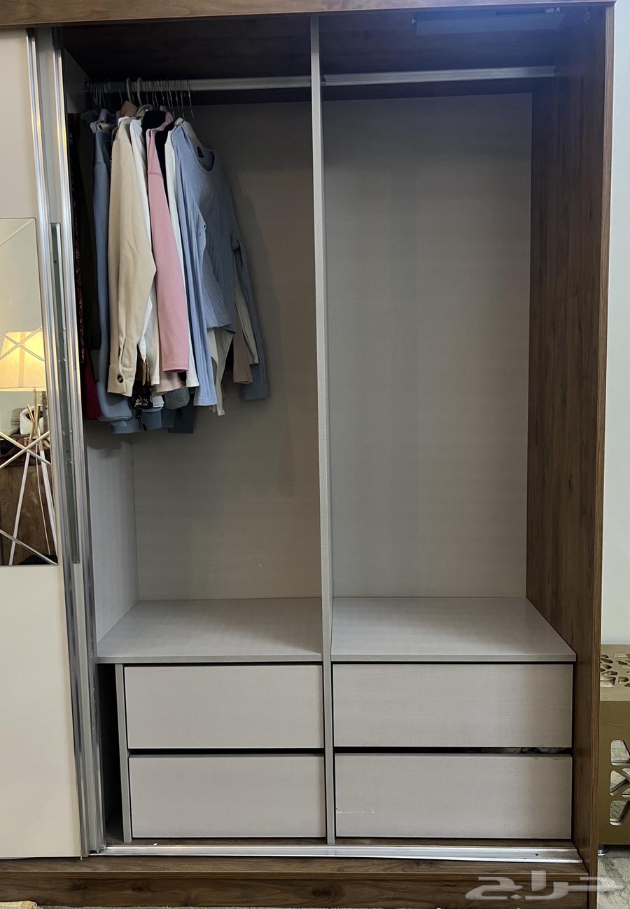 Bedroom (wardrobe and dressing table with drawers)64362515036930114