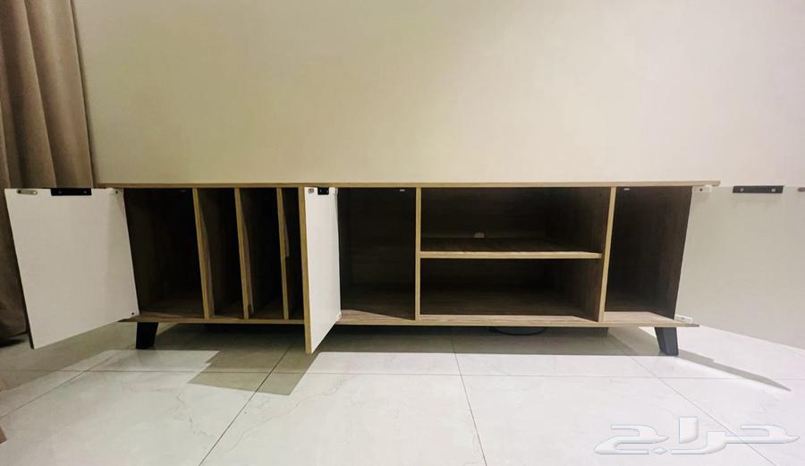 طاولة تلفزيون كبيرة استخدام بسيط نظيفه خاليه من الكسور64349066857346111