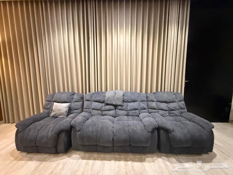 للبيع طقم كنب استرخائي recliner   كافي ل 7 أشخاص   نظيف64365630914435110
